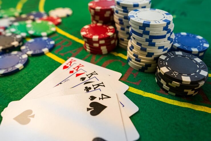 divalore platform interface showing football markets, live-dealer tables, and slot games