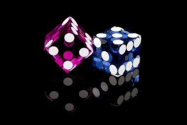 divalore Live Sic Bo dealer studio with acrylic cup, three dice, and multi-camera feed showing dice roll